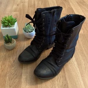 Black Candie’s combat boot size 7